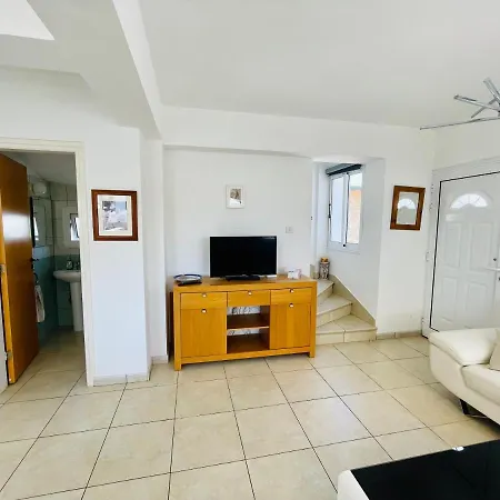 Thaliana Garden 2 Bedroom & Swimming Pool *