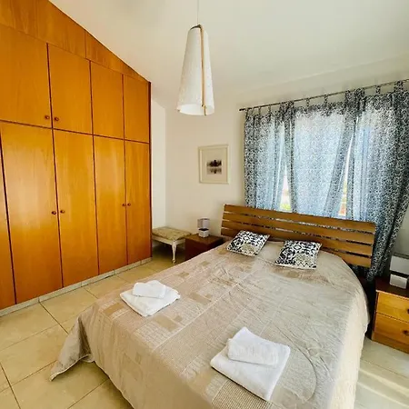 Thaliana Garden 2 Bedroom & Swimming Pool וילה *