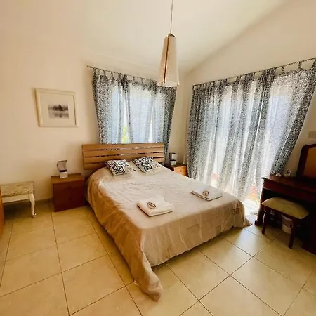 Thaliana Garden 2 Bedroom & Swimming Pool איה נאפה